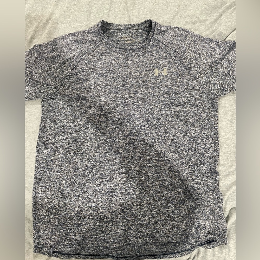 Medium mens under armor shirt